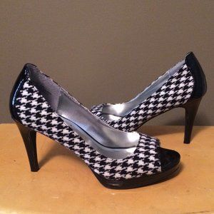 Rampage Houndstooth Open Toe Pumps Size 9